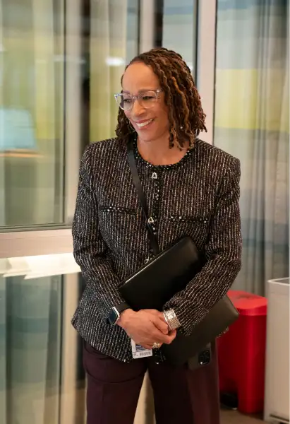S. Epatha Merkerson als Sharon Goodwin in 