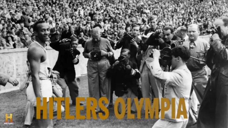Ein Schwar weiß Foto von Jessie Owens der von Fotografen abgebildet wird. Unten im Text ist der Titel zu sehen.