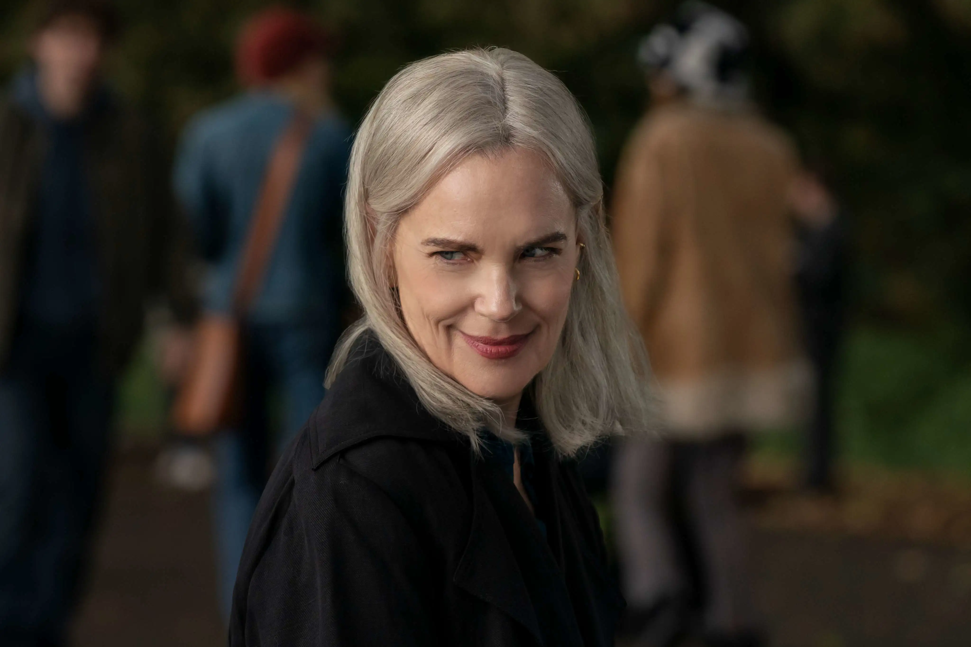 Talamasca Szene: Helen schaut in die Kamera. 