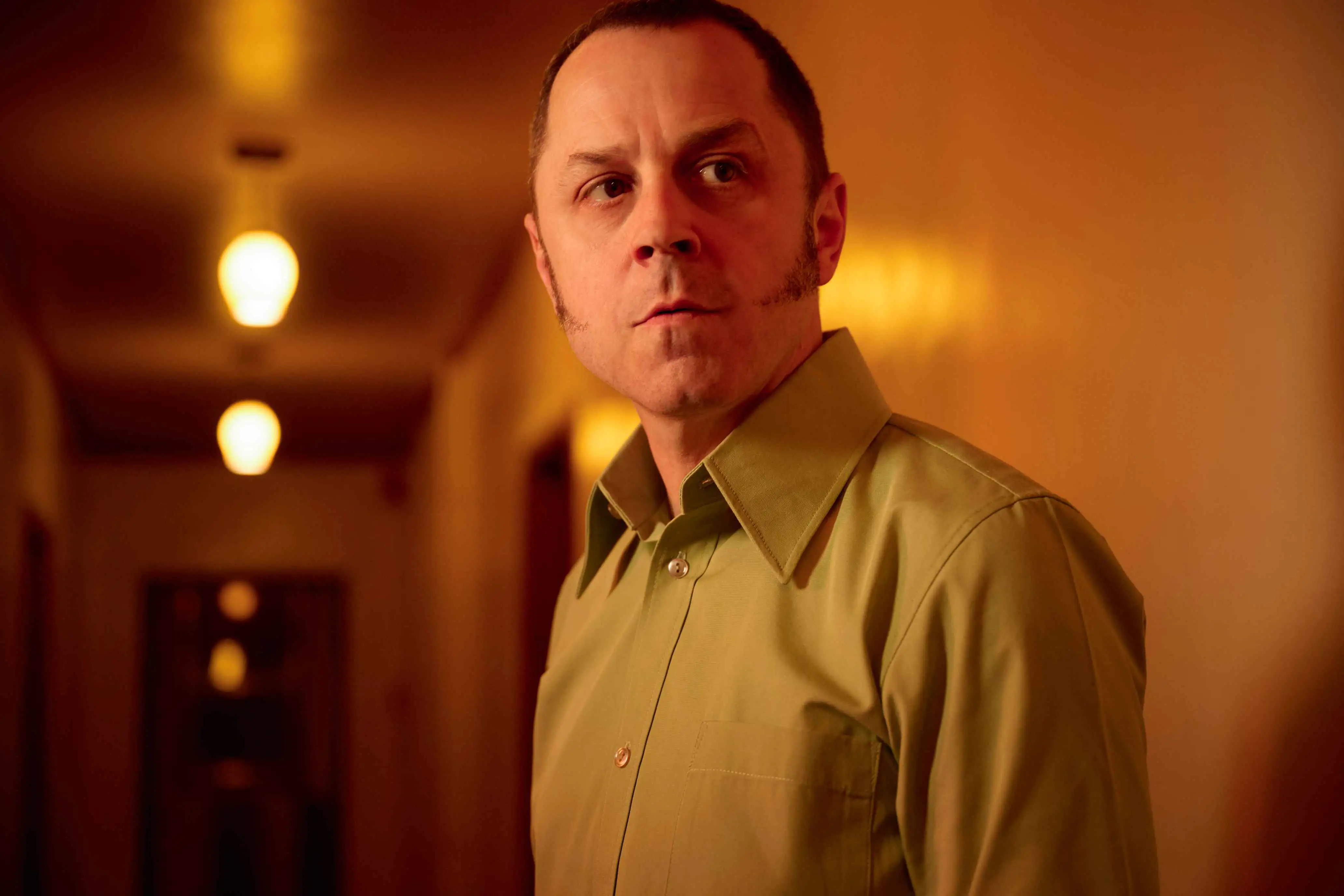 Szene aus American Hostage: Giovanni Ribisi als Tony Kristisis.