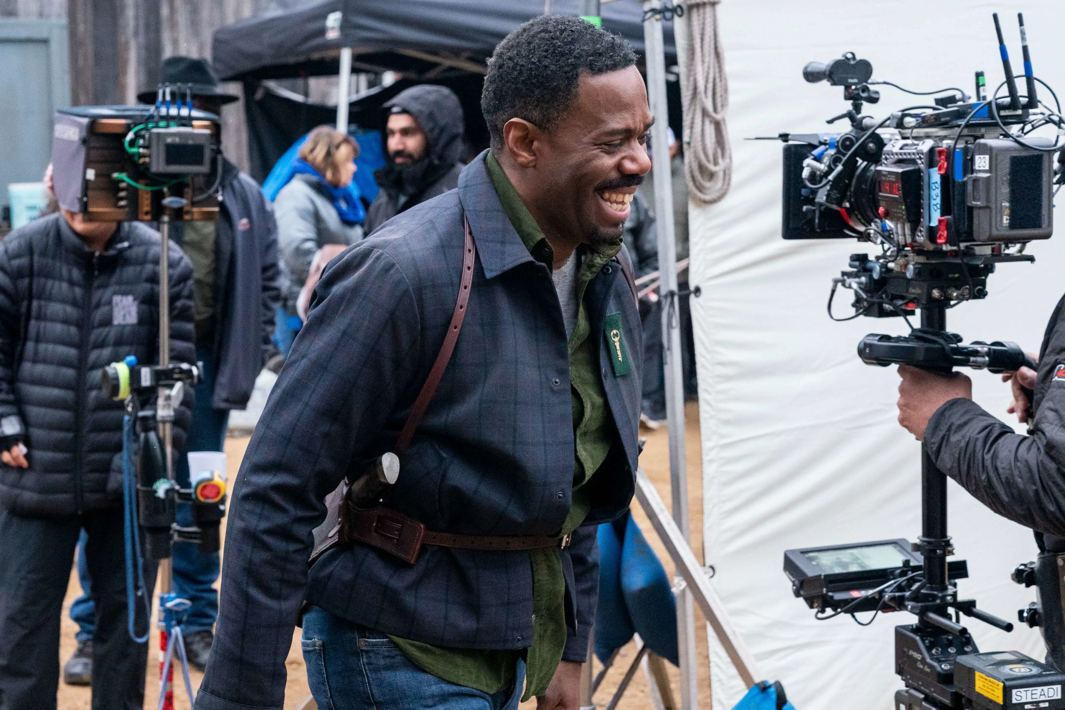 Behind the Scenes Foto Fear the Walking Dead. Colman Domingo lächelt.