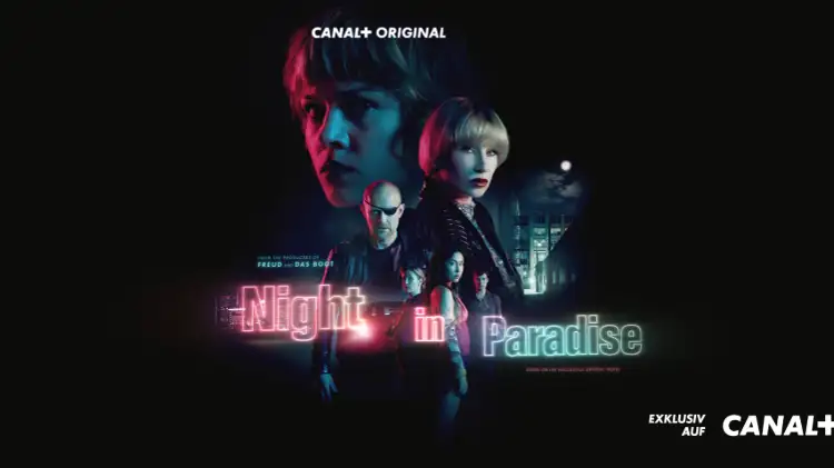 Filmplakat „Nachts im Paradies“ mit Jürgen Drews, Lea Drinda und Birgit Minichmayr vor einem dunklen Hintergrund, der Titel ist auf einem Neonschild zu sehen.