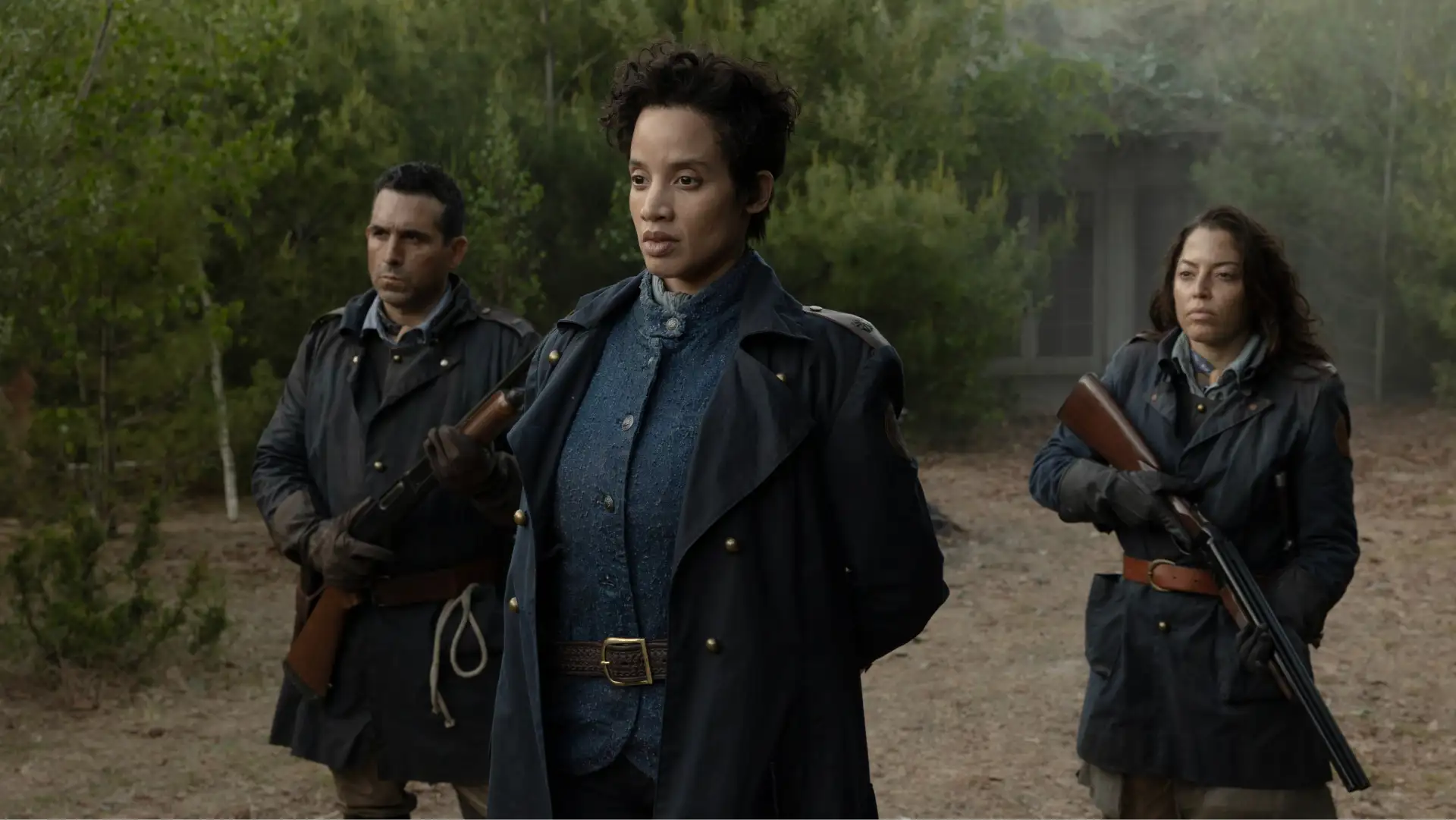 Lucia Navarez und zwei New Babyon Soldaten In Walking Dead : Dead City Staffel 2..