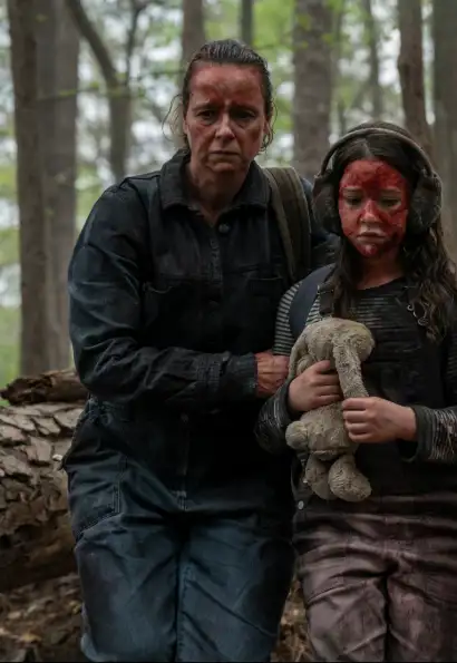 Samantha Morton als Alpha/Dee in 