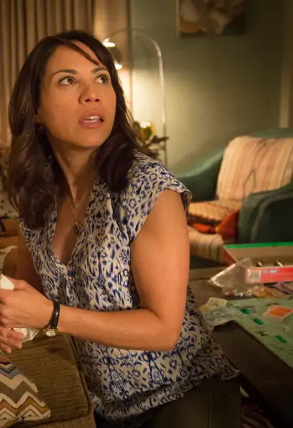 Elizabeth Rodriguez als Elizabeth Ortiz in Fear the Walking Dead.