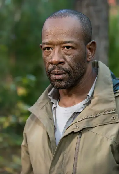 Lennie James als Morgan Jones in The Walking Dead. Er trägt eine beige Jacke.