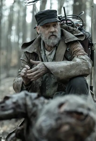 Anthony Edwards als Dr. Everett in Tales of the Waling Dead.