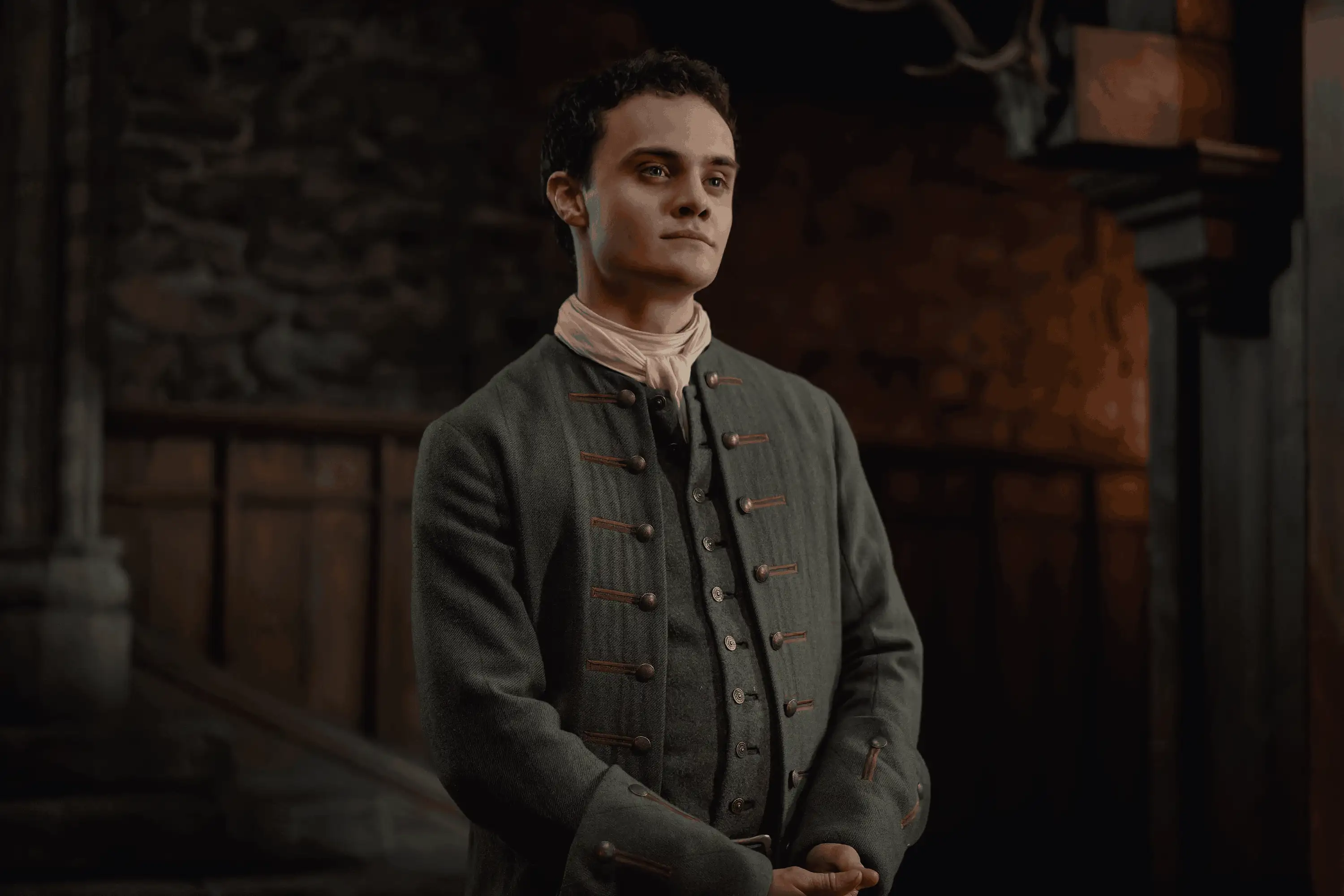 Seamus MacLean als Colum MacKenzie in Outlander: Blood of my Blood.