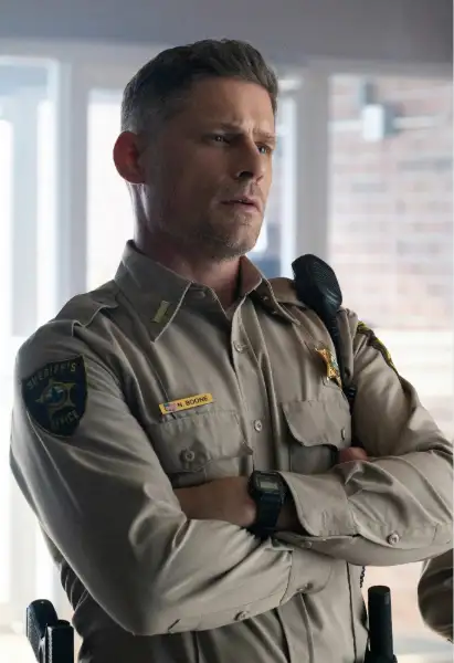 Matt Lauria als Nathan Boon