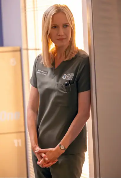 Jessy Schram als Dr. Hannah Asher in 