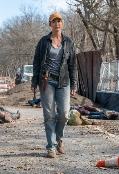 Jenna Elfman als June in Fear the Walking Dead.