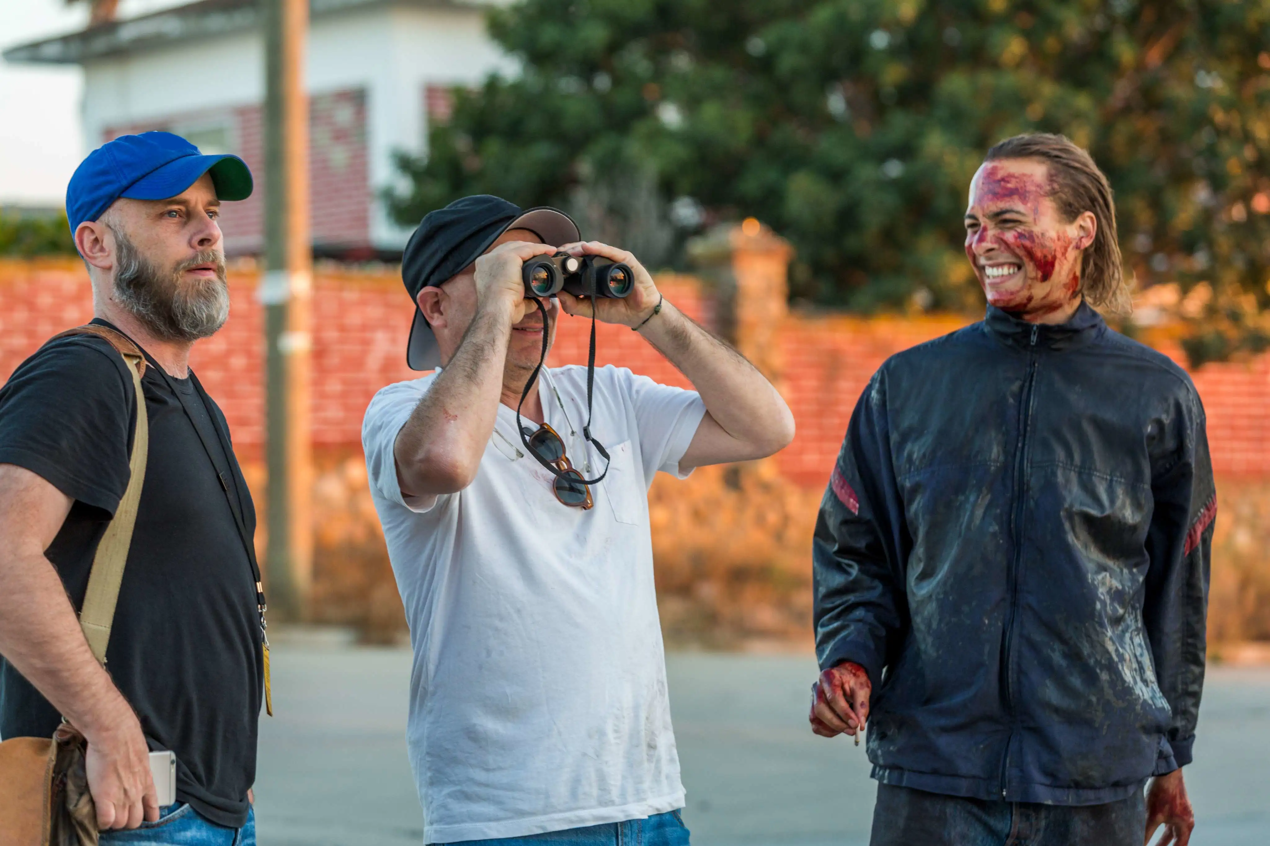Behind the Scenes Foto Fear the Walking Dead. Frank Dillane mit Dave Erickson.
