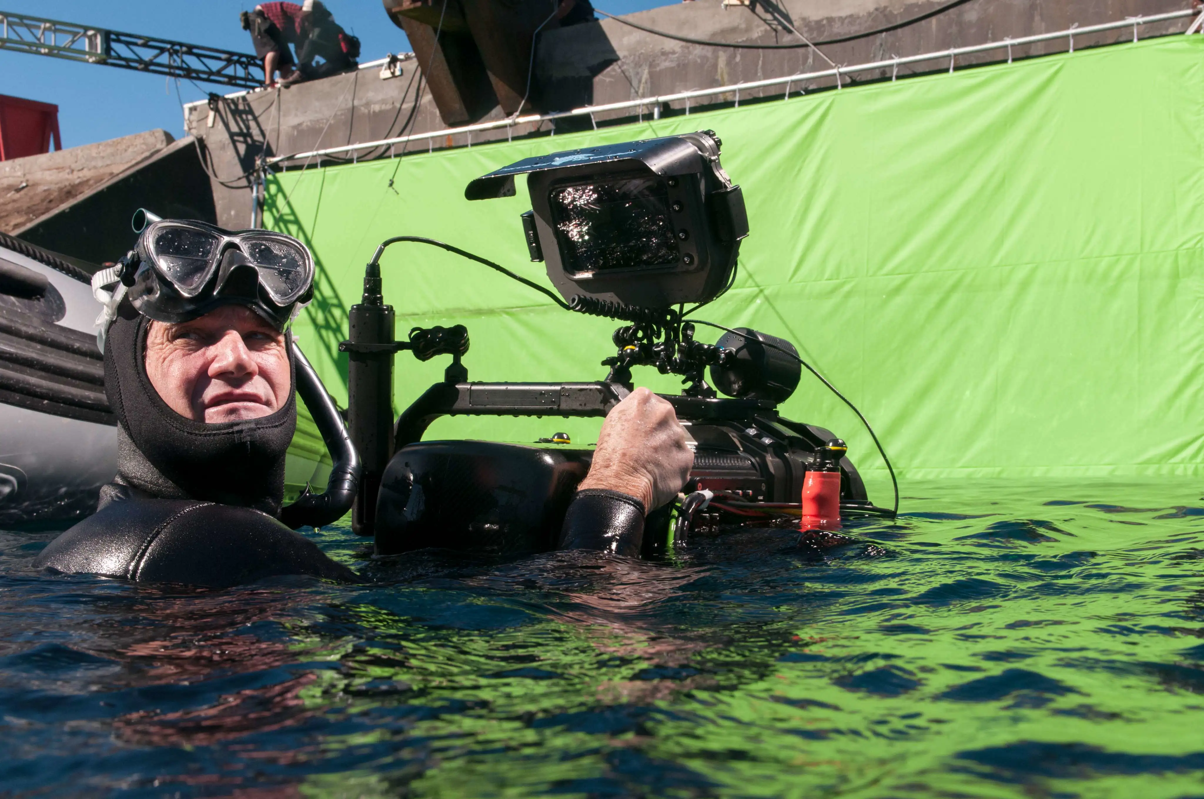 Behind the Scenes Foto Fear the Walking Dead. Kameramann unter Wasser.