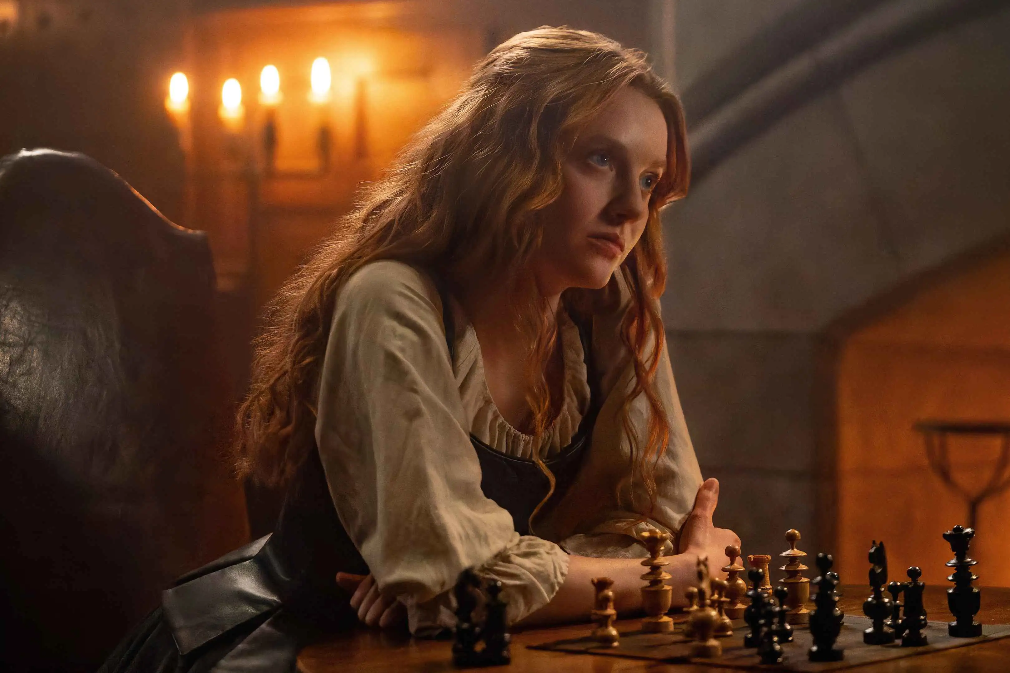 Outlander Blood of my Blood Szene: Ellen spielt Schach.