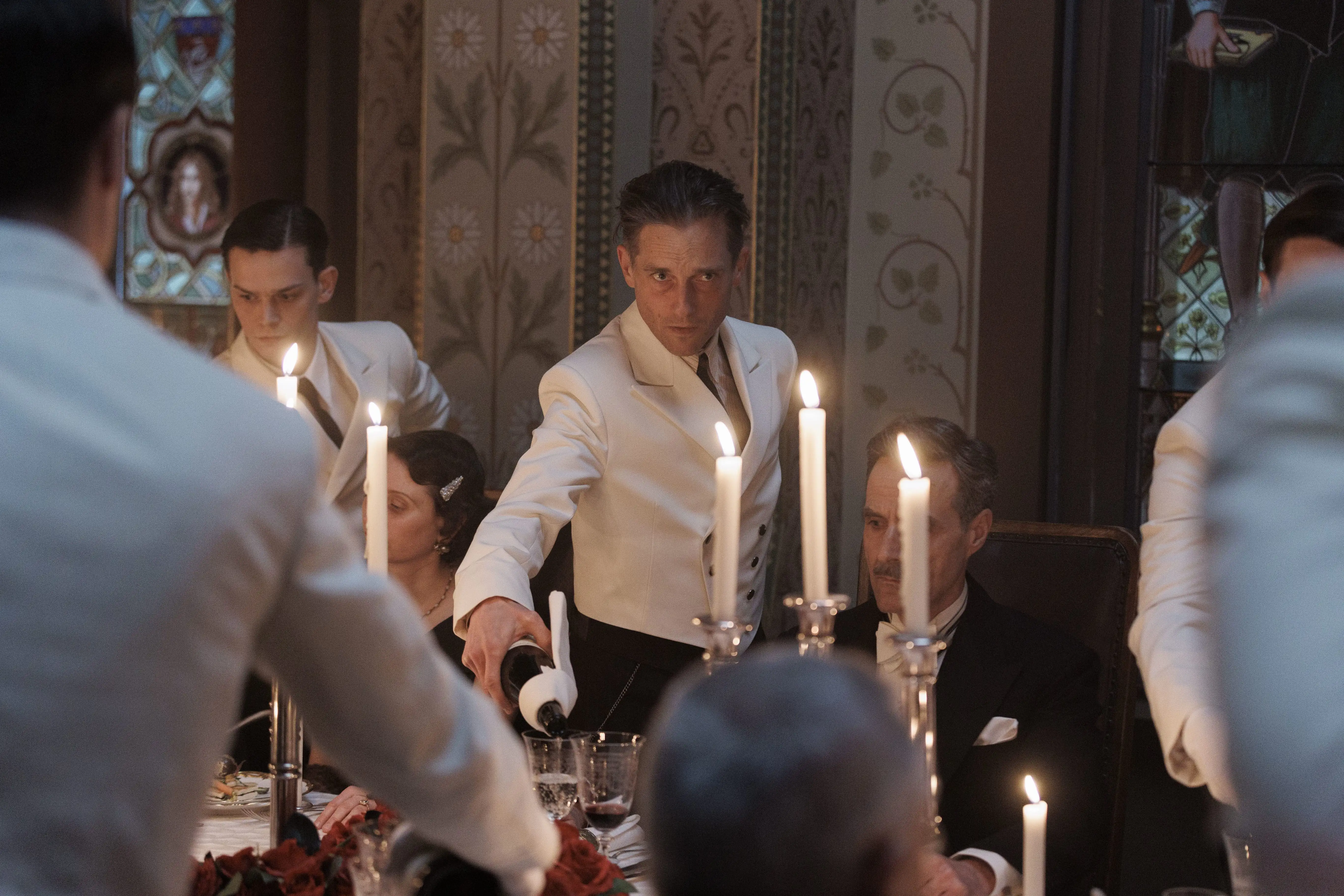 Szene aus Babylon Berlin: Gereon Rath Undercover.