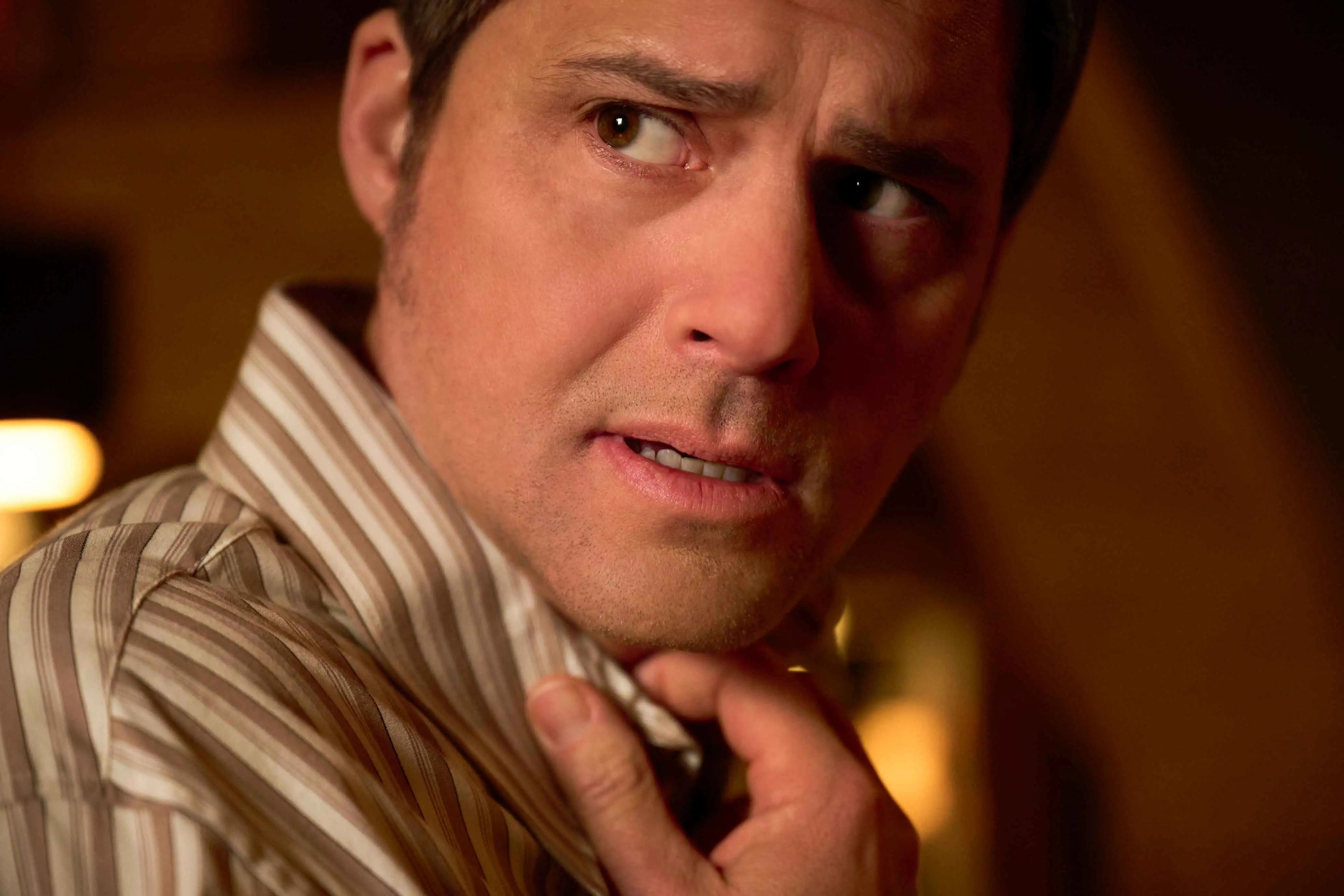 Szene aus American Hostage: Kristoffer Polaha als Dick Hall.