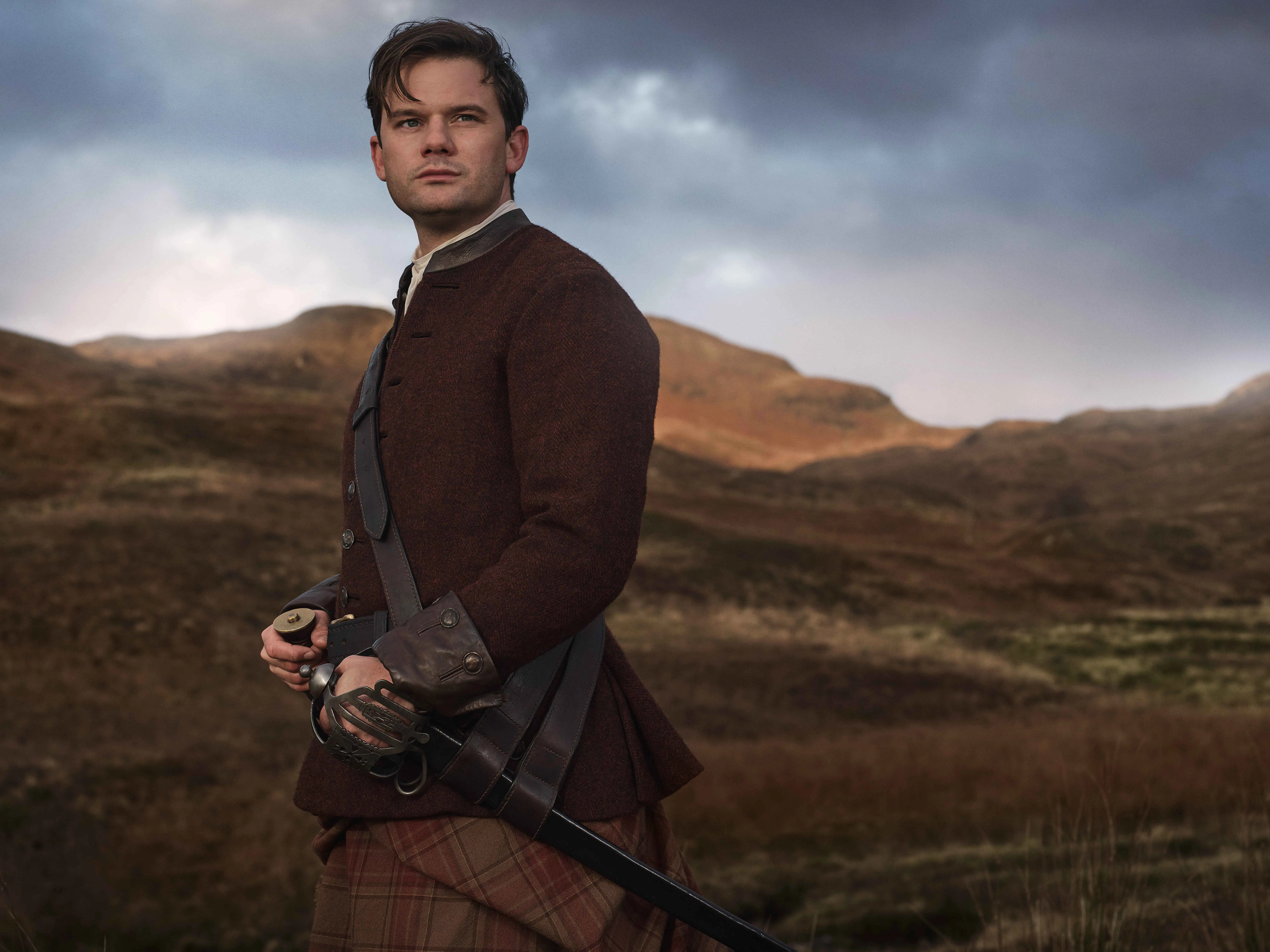 Jeremy Irvine als Henry Beauchamp in Outlander: Blood of my Blood Staffel 2.